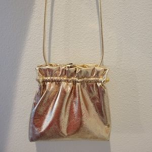 VINTAGE GENUINE LEATHER GOLD COLOR HANDBAG/SOLDERBAG IN EXCELLENT CONDITION